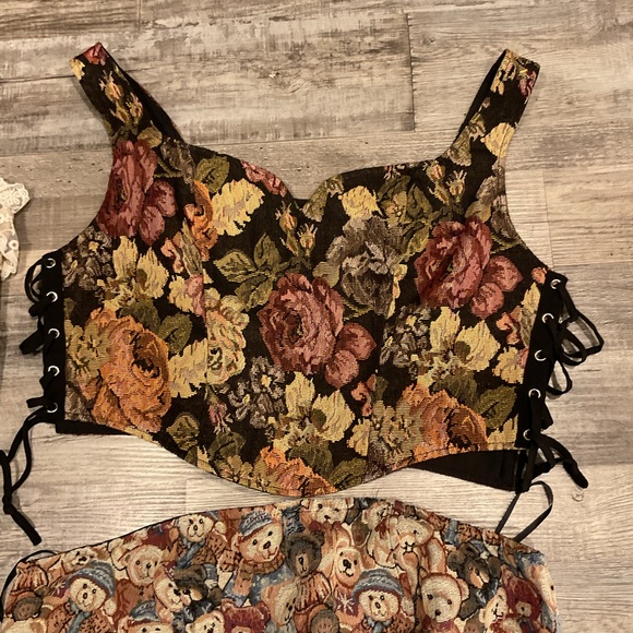 Women’s curvy corsets bundle - Picture 2 of 10